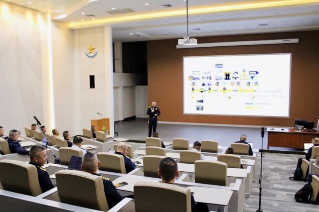 การบรรยายพิเศษ หัวข้อ”ผู้นำระดับยุทธศาสตร์ของ ทอ.ในอนาคต” โดย พลอากาศโท จักรกฤษณ์  ธรรมวิชัย